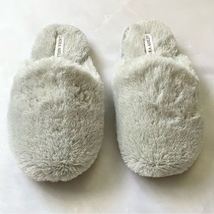 NWOT Fuzzy grey open back slippers furry